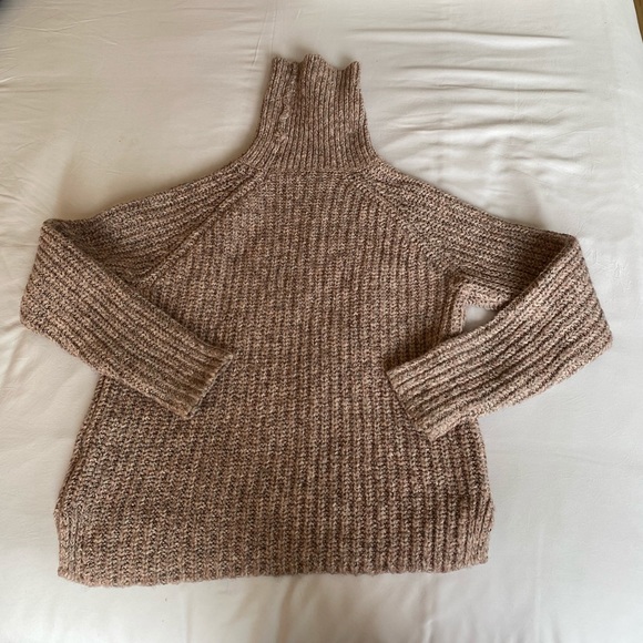 Chunky Pink/Mauve Abercrombie Turtleneck - Picture 1 of 3